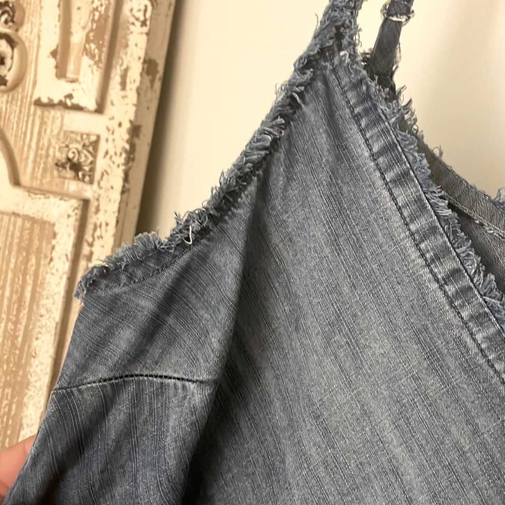 BELLA DAHL OMBRÉ FRAYED EDGE TOP - Picture 3 of 6